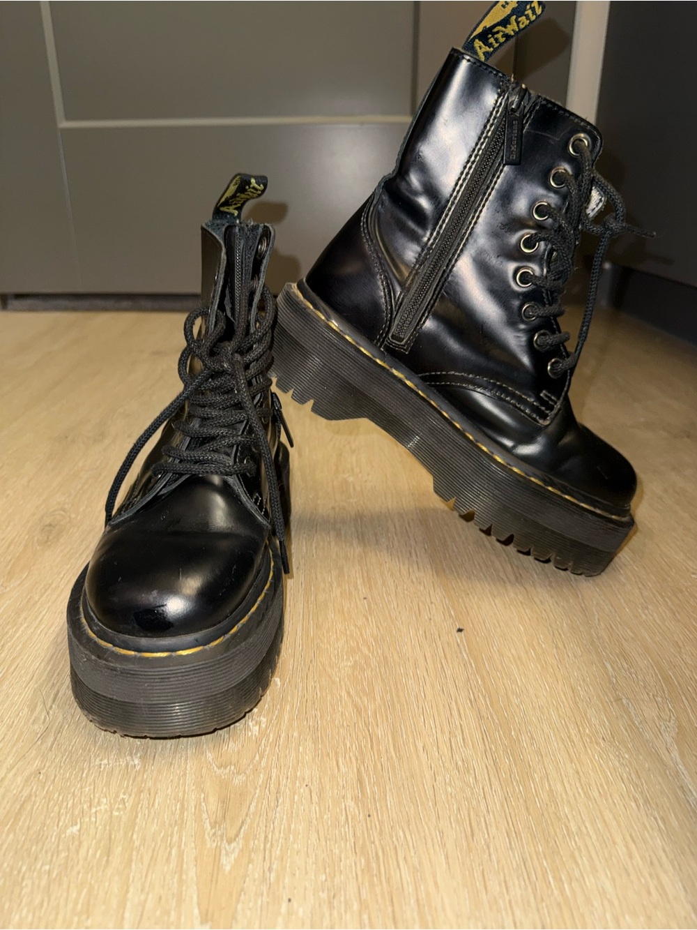 Dr. Martens JADON BOOT SMOOTH LEATHER PLATFORMS